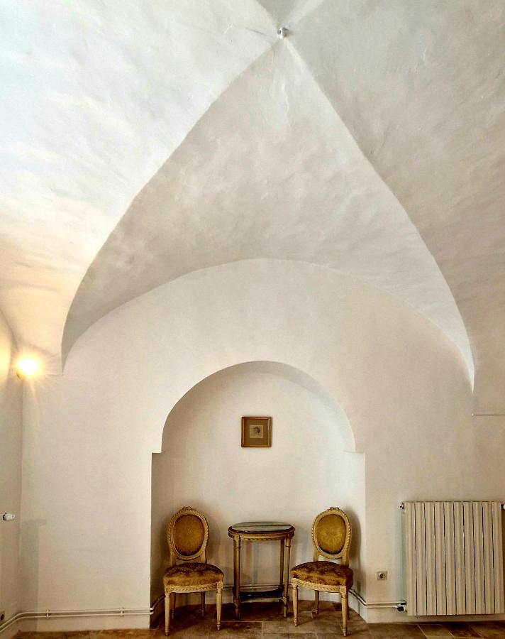 La Tour De Pezene Bed & Breakfast