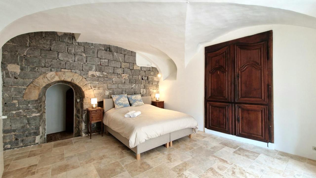 Bed & Breakfast La Tour De Pezene