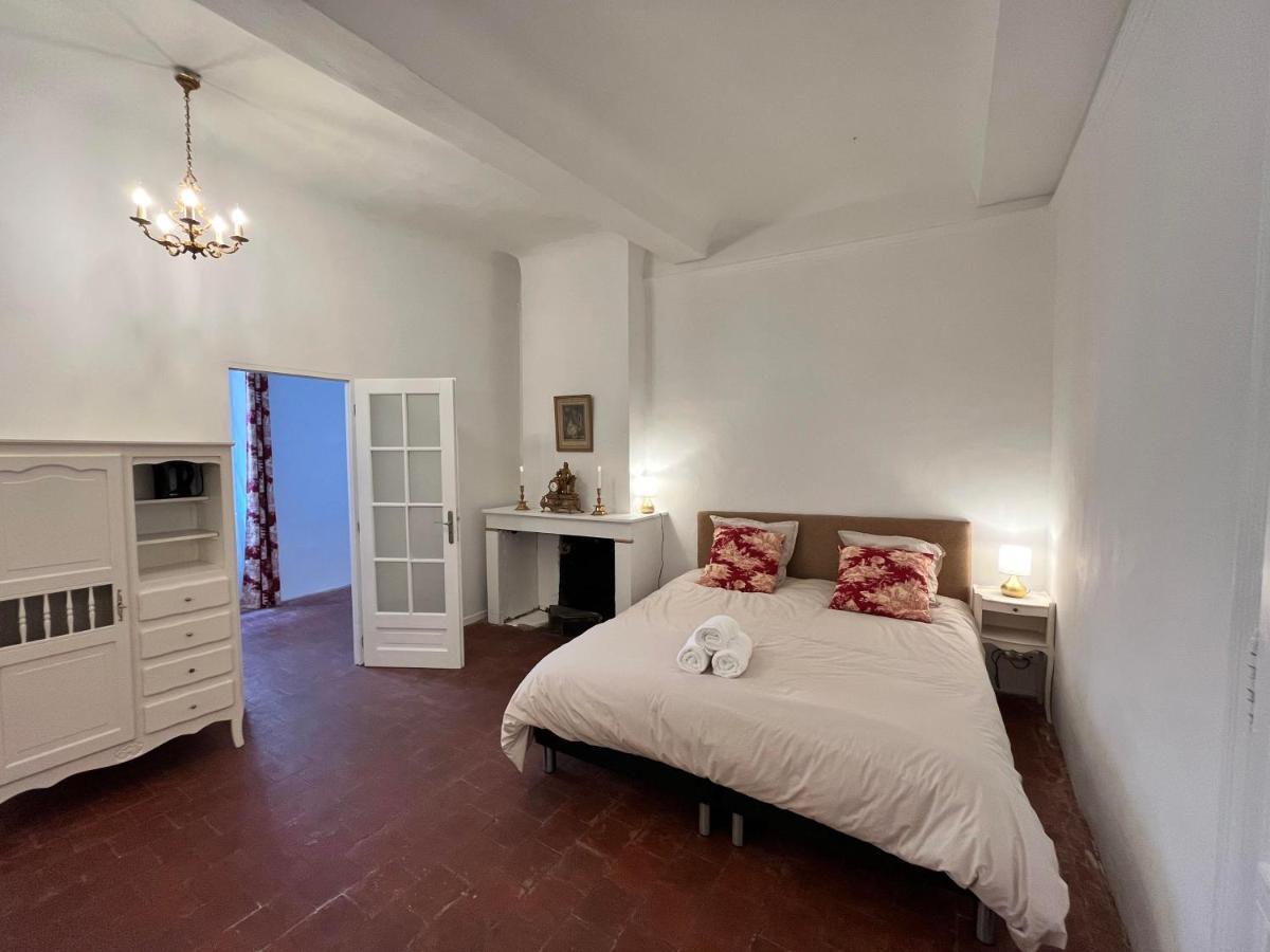La Tour De Pezene Bed & Breakfast