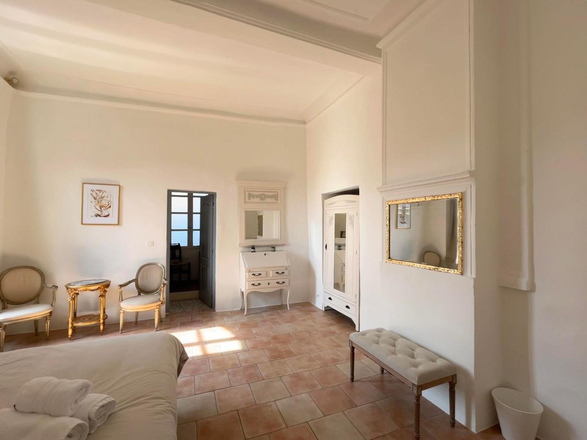 La Tour De Pezene Bed & Breakfast