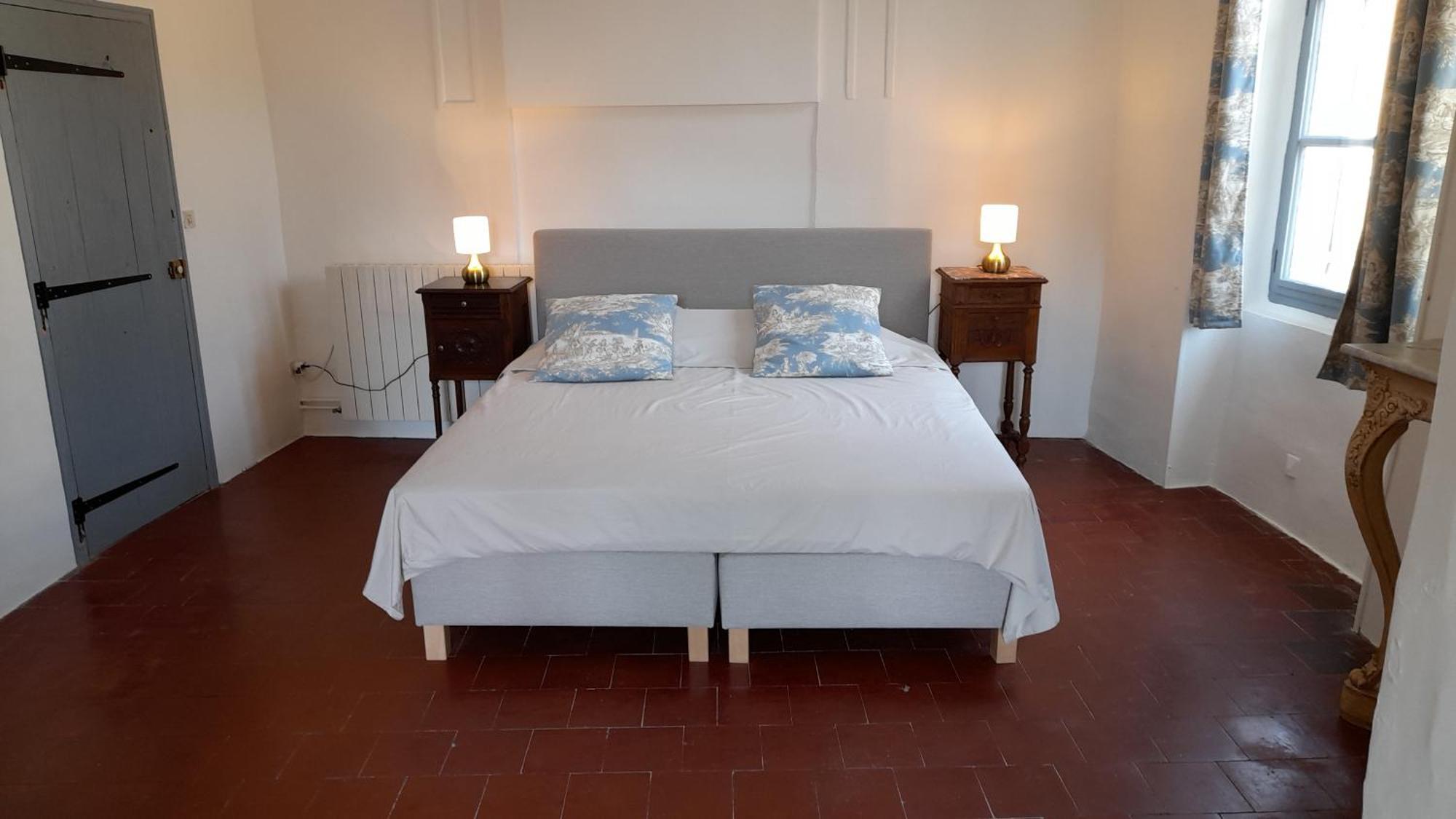 Bed & Breakfast La Tour De Pezene *