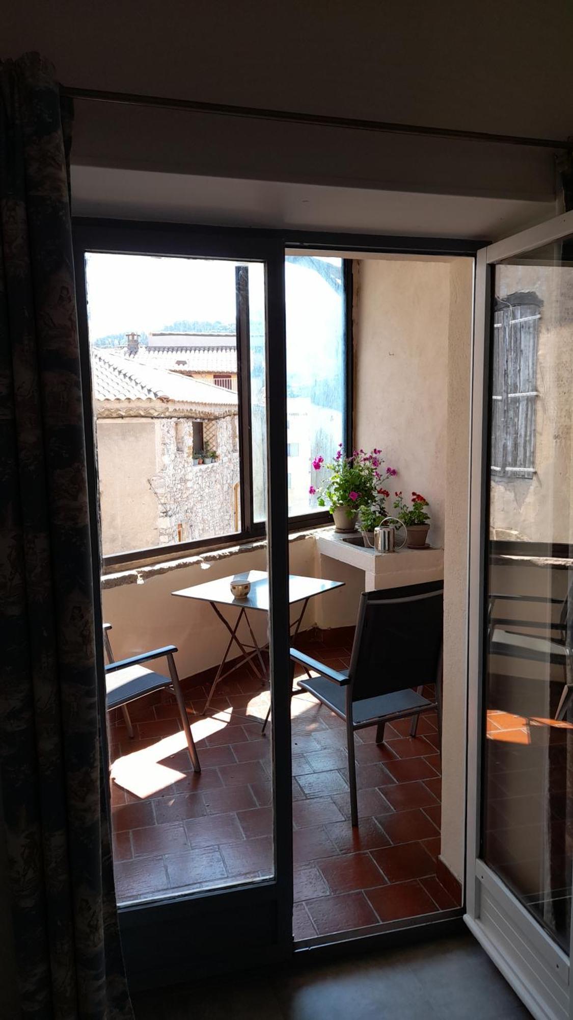 La Tour De Pezene Bed & Breakfast *