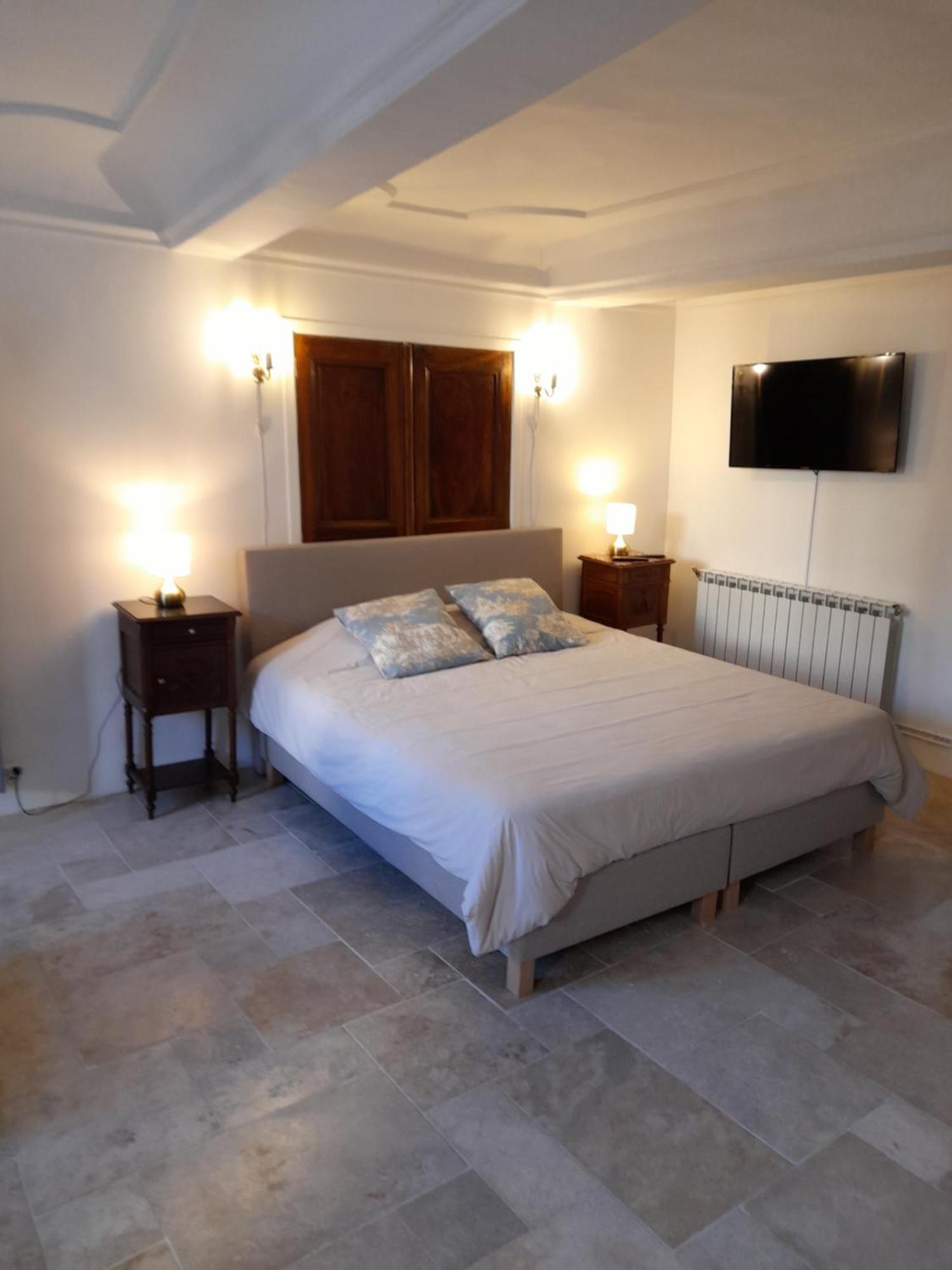 La Tour De Pezene Bed & Breakfast *