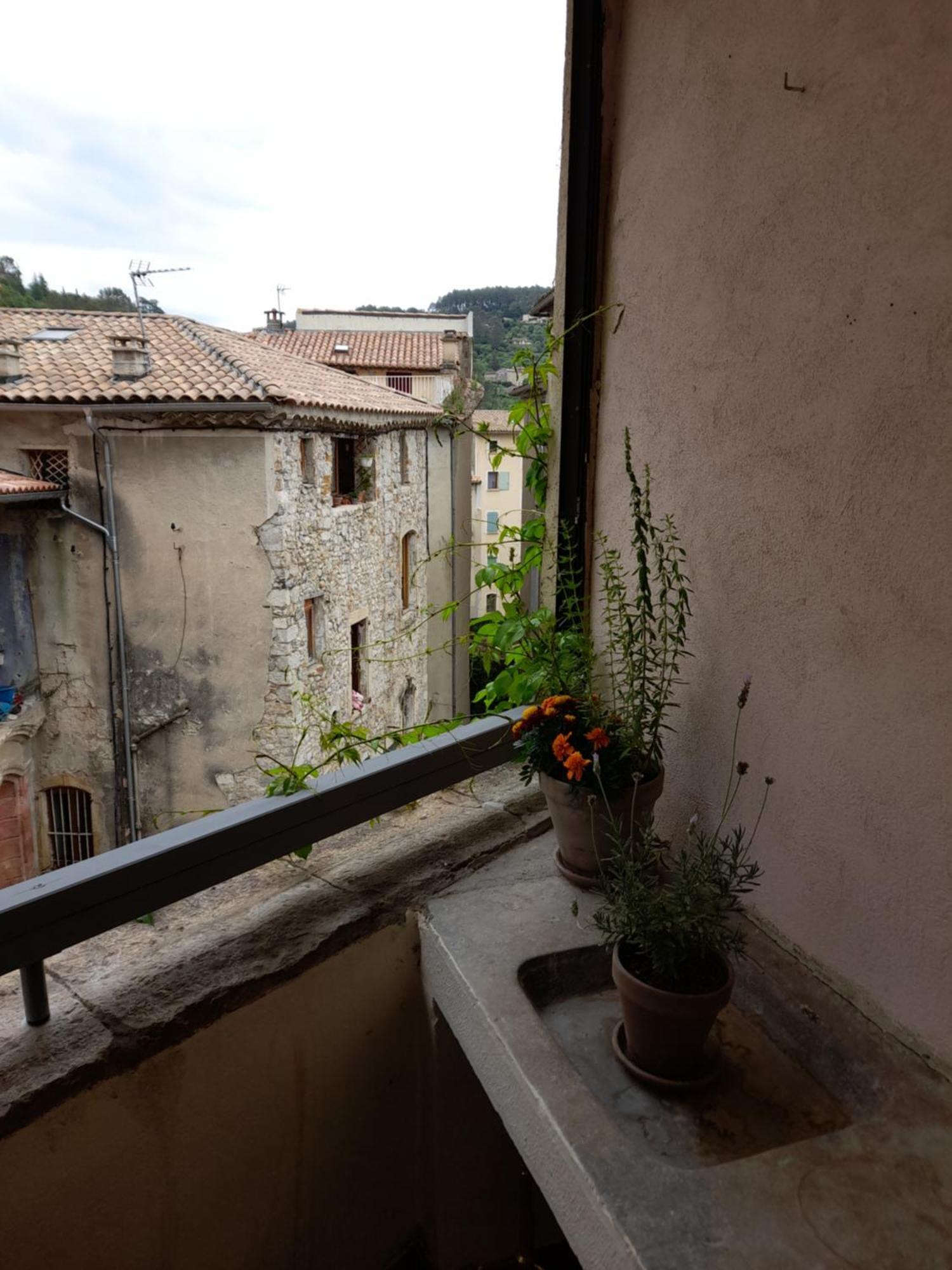 La Tour De Pezene Bed & Breakfast