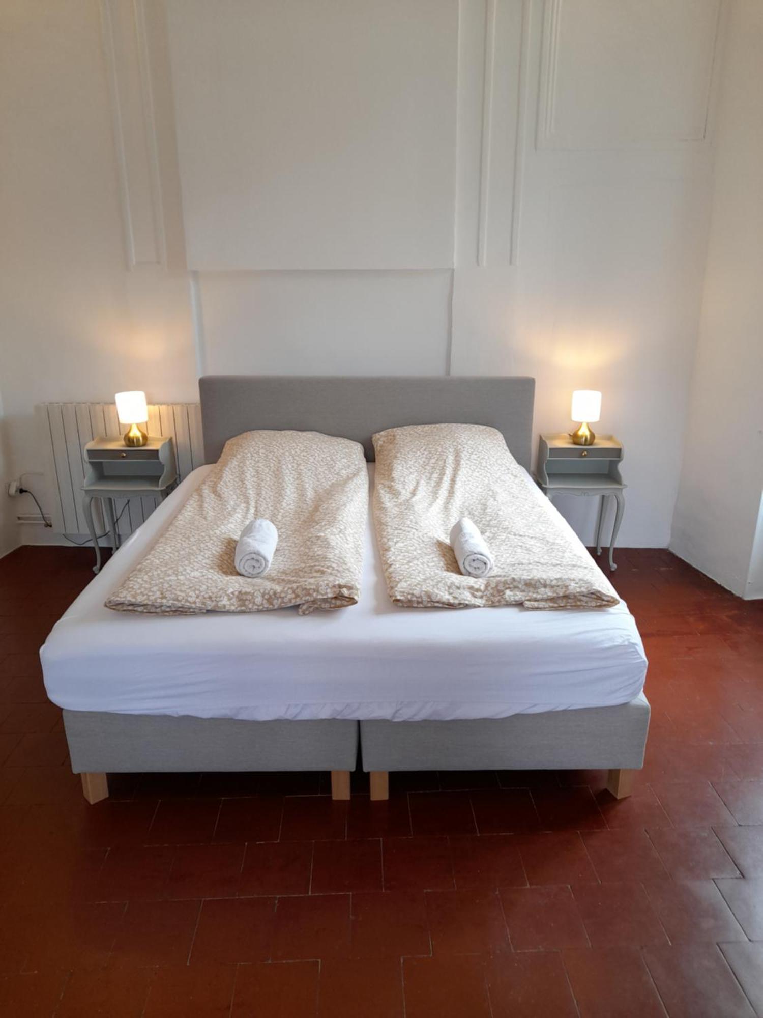 La Tour De Pezene Bed & Breakfast *