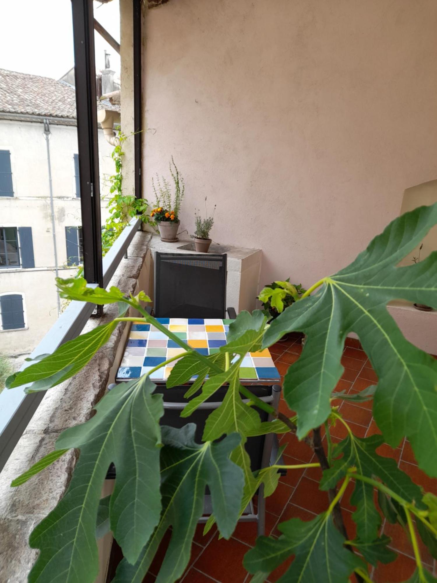 La Tour De Pezene Bed & Breakfast